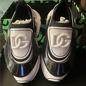 Size 42 men’s Dolce & Cabbana tennis shoes.